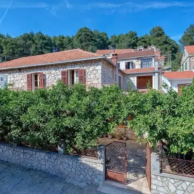 Holiday house with a parking space Svirce