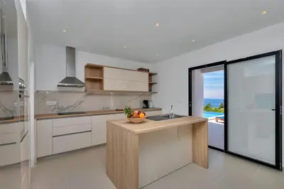 Kuhinja ili čajna kuhinja u objektu Holiday home E