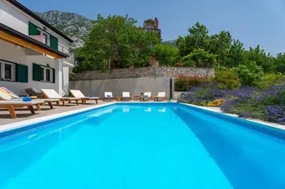 Bazen u objektu Villa Belina: 4 ensuite bedrooms, game room, heated pool, sauna & gym ili u blizini