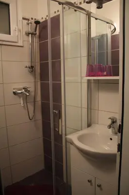 Kupaonica u objektu Apartmani Atila Damir