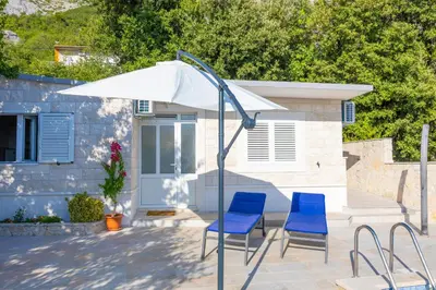 Popločani dio dvorišta ili vanjski dio objekta Holiday home Giran