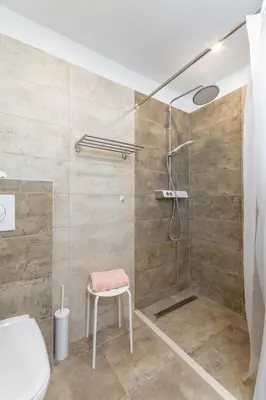 Kupaonica u objektu Kuća Redini