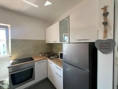 Kuhinja ili čajna kuhinja u objektu Apartments Ana
