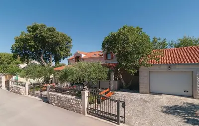 Vrt u objektu Luxury villa with a swimming pool Skrip, Brac - 17350