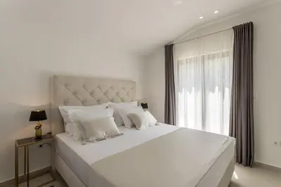 Krevet ili kreveti u jedinici u objektu Villa VENTURA with private 45 sqm swimming pool, 4 bedrooms, gym, game room