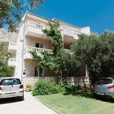 Apartments with parking space Duce