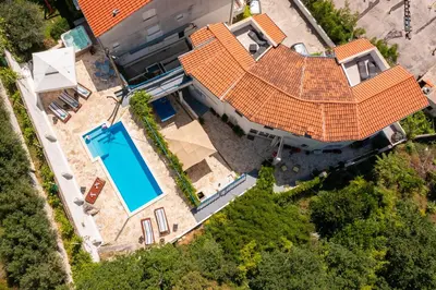 Bazen u objektu Caleta Seaview Suites - Pool & Jacuzzi ili u blizini