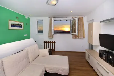 TV i/ili zabavni centar u objektu Holiday home Marta with heated pool,grill,sea view