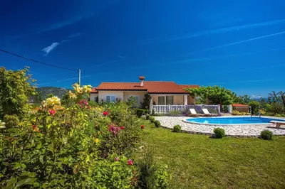 Bazen u objektu VILLA ANA - 3 bedroom villa with private pool and unspoiled natural environment ili u blizini