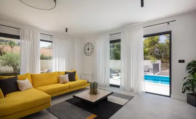 Bazen u objektu Villa 9 ili u blizini
