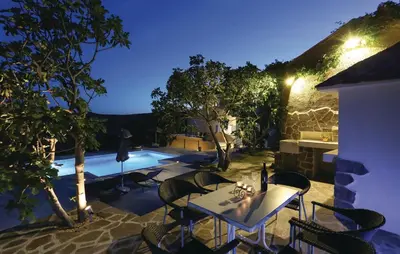 Bazen u objektu Villa IN ili u blizini