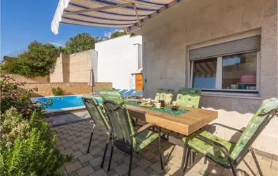 Bazen u objektu Awesome Home In Makarska ili u blizini