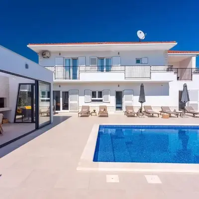 VILLA ALMIC with heated pool
