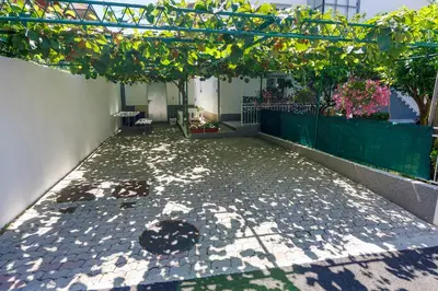 Vrt u objektu Sea view apartment Manda