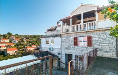 Balkon ili terasa u objektu Lovely Apartment In Splitska With Wifi