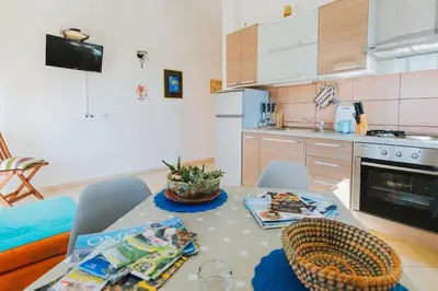 Kuhinja ili čajna kuhinja u objektu Apartments Mari