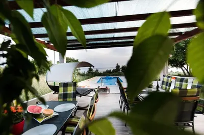 Bazen u objektu Apartment Mariska ili u blizini