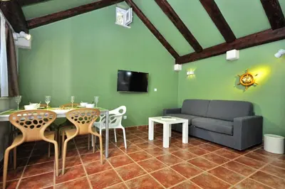 TV i/ili zabavni centar u objektu Holiday house in Pucišca with terrace, WiFi, washing machine (887-1)
