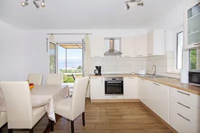 Kuhinja ili čajna kuhinja u objektu House Tonko