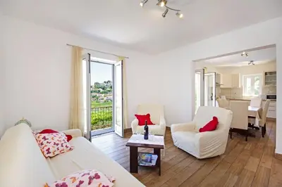Kuhinja ili čajna kuhinja u objektu House Tonko
