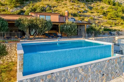 Bazen u objektu Villa Secluded Paradise ili u blizini