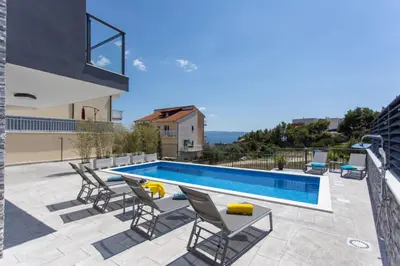 Bazen u objektu Villa DVORI ili u blizini