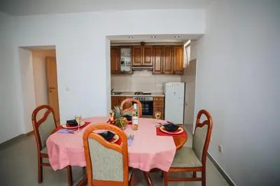Kuhinja ili čajna kuhinja u objektu Apartments Mateo