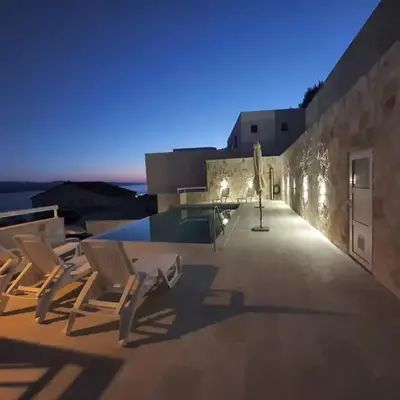 Apartment 5 with pool and amazing sea view