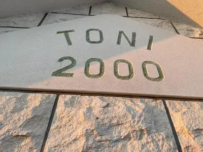 Certifikat, nagrada, logo ili neki drugi dokument izložen u objektu Apartments Toni 2000