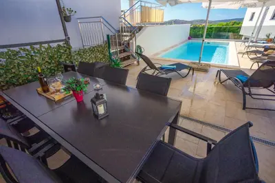 Bazen u objektu Apartment Jerry with private pool ili u blizini