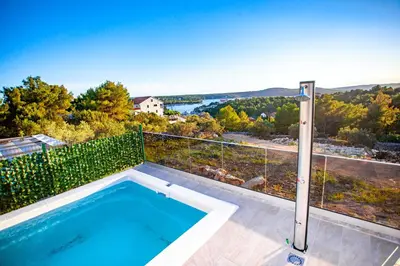 Bazen u objektu Apartment Jerry with private pool ili u blizini
