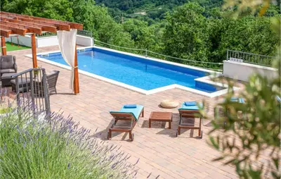 Bazen u objektu Nice Home In Zvecanjegata ili u blizini