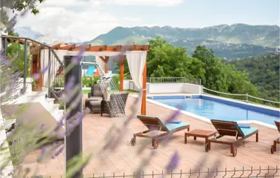 Bazen u objektu Nice Home In Zvecanjegata ili u blizini