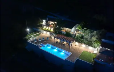 Bazen u objektu Nice Home In Zvecanjegata ili u blizini
