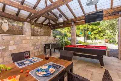 Večernja zabava u objektu Villa Porto Mimice, 40sqm Heated Private Pool, 4 bedrooms, Sauna, Gym, Billiard