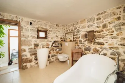 Krevet ili kreveti u jedinici u objektu Maison Laurel - Beautiful Stone Estate With Private Pool, Near Split and Omiš
