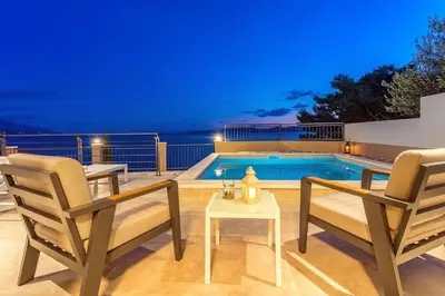 Balkon ili terasa u objektu Villa Perla Blu with 4 bedrooms, heated pool, jacuzzi, 50m from beach