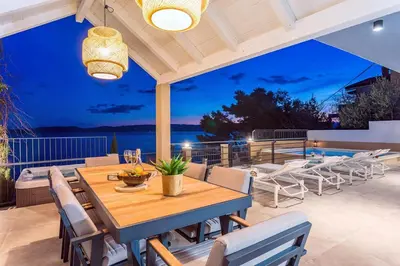 Balkon ili terasa u objektu Villa Perla Blu with 4 bedrooms, heated pool, jacuzzi, 50m from beach