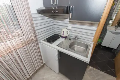 Kuhinja ili čajna kuhinja u objektu Studio apartments Zloic in Krvavica