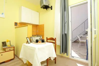 Kuhinja ili čajna kuhinja u objektu Apartments by the sea Pisak, Omis - 18141