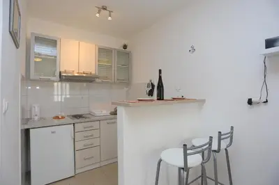 Kuhinja ili čajna kuhinja u objektu Apartments by the sea Mimice, Omis - 18149