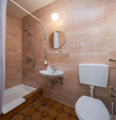 Kupaonica u objektu Apartments and rooms by the sea Duce - Omis - 18155