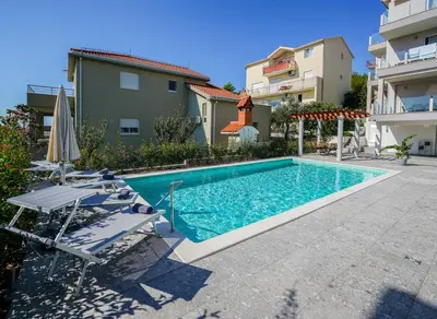 Bazen u objektu Villa Azalea apartments A2 ili u blizini