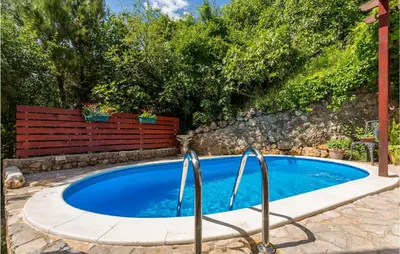 Bazen u objektu 4 Bedroom Cozy Home In Medici ili u blizini