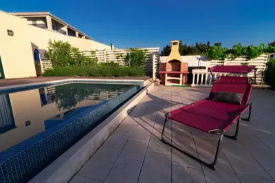 Bazen u objektu Sea Cats' Villas ili u blizini