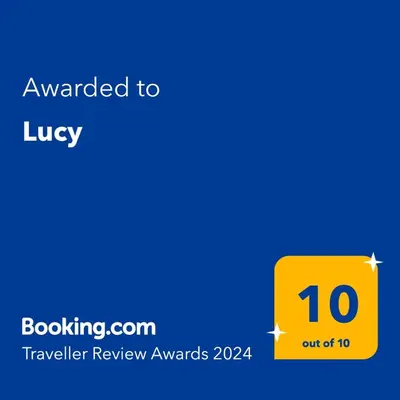 Certifikat, nagrada, logo ili neki drugi dokument izložen u objektu Lucy