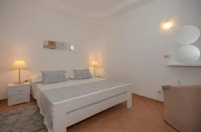 Krevet ili kreveti u jedinici u objektu Sea View Apartment Lucija with Balcony & Garage Parking