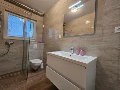 Kupaonica u objektu Modern villa with jacuzzi, beautiful sea view, near Split! Villa 36A