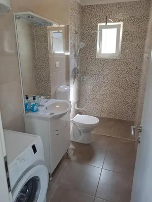 Kupaonica u objektu Nane Garden house with heated pool
