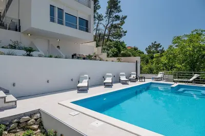 Bazen u objektu Villa Graf ili u blizini